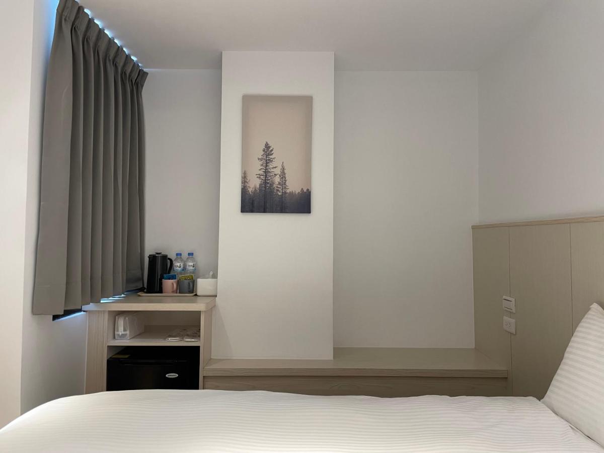Yoshi Hotel - Tainan Station Branch Zewnętrze zdjęcie