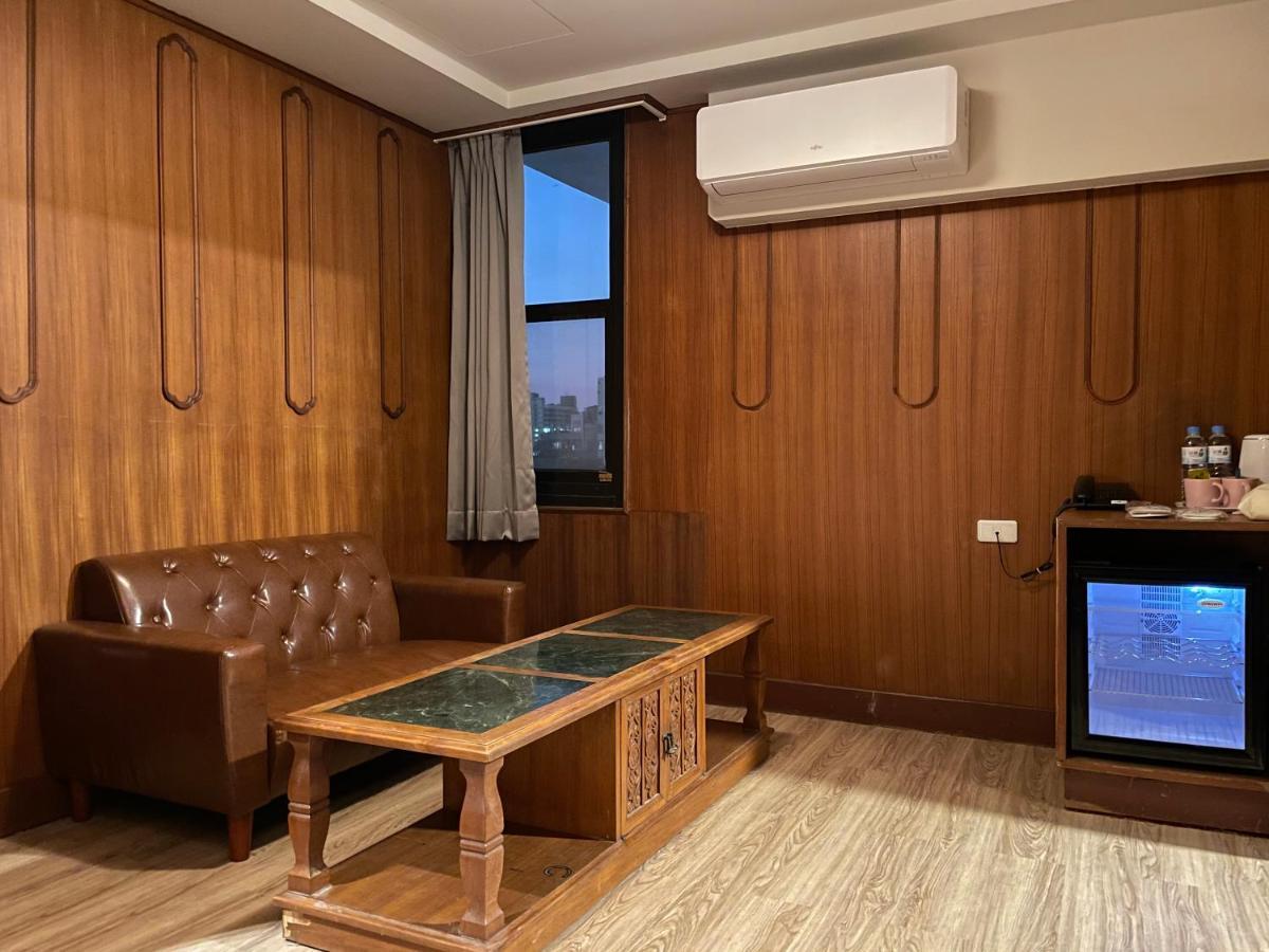 Yoshi Hotel - Tainan Station Branch Zewnętrze zdjęcie