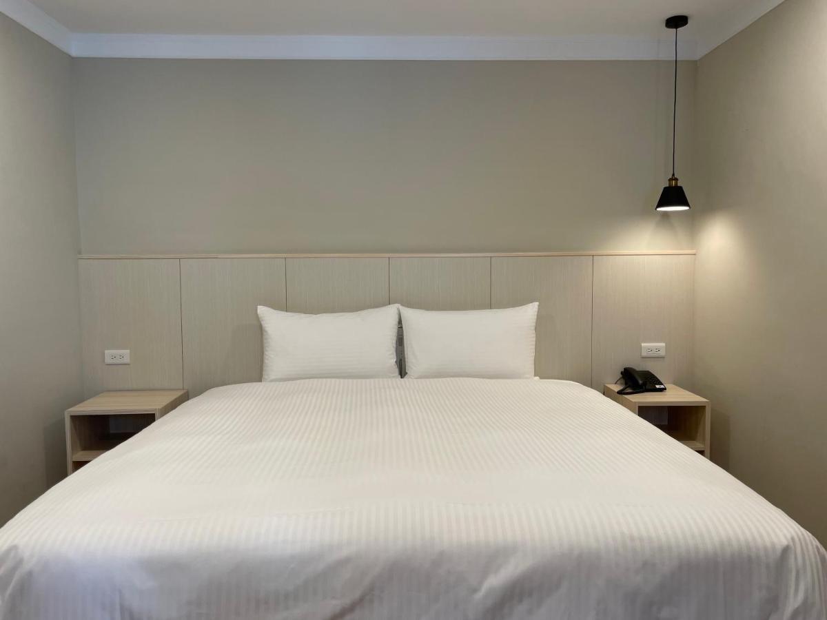 Yoshi Hotel - Tainan Station Branch Zewnętrze zdjęcie