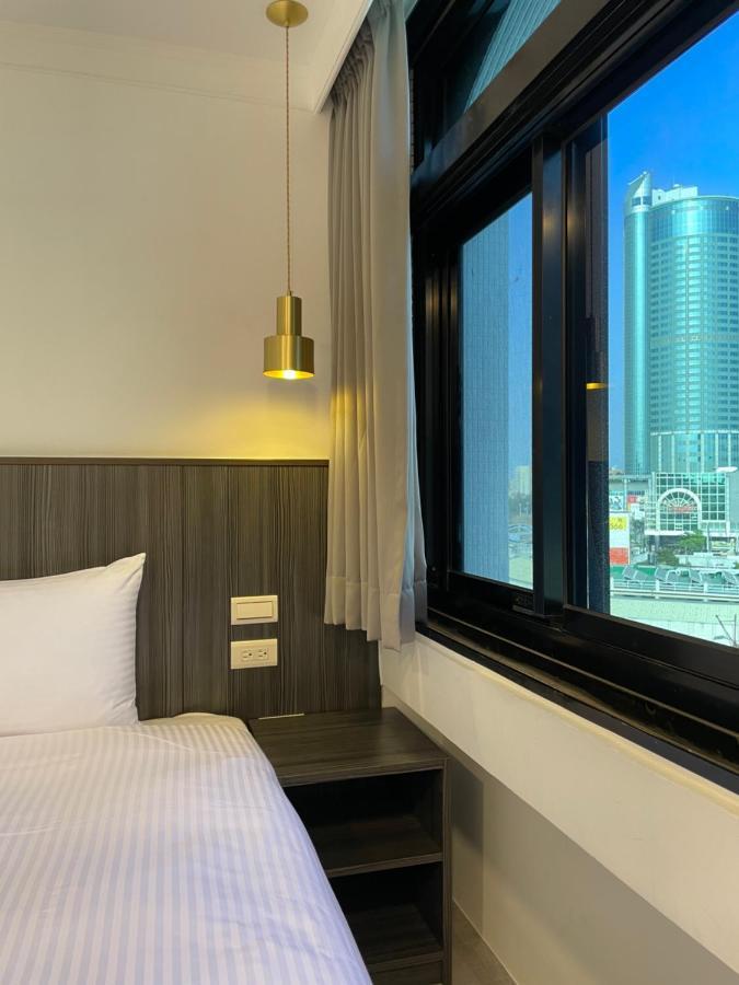 Yoshi Hotel - Tainan Station Branch Zewnętrze zdjęcie