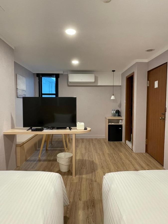 Yoshi Hotel - Tainan Station Branch Zewnętrze zdjęcie