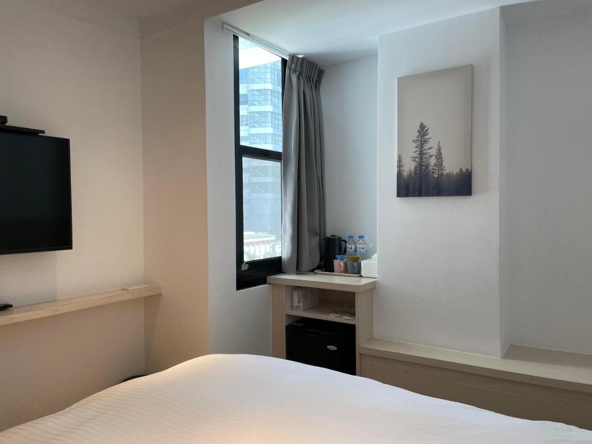 Yoshi Hotel - Tainan Station Branch Zewnętrze zdjęcie
