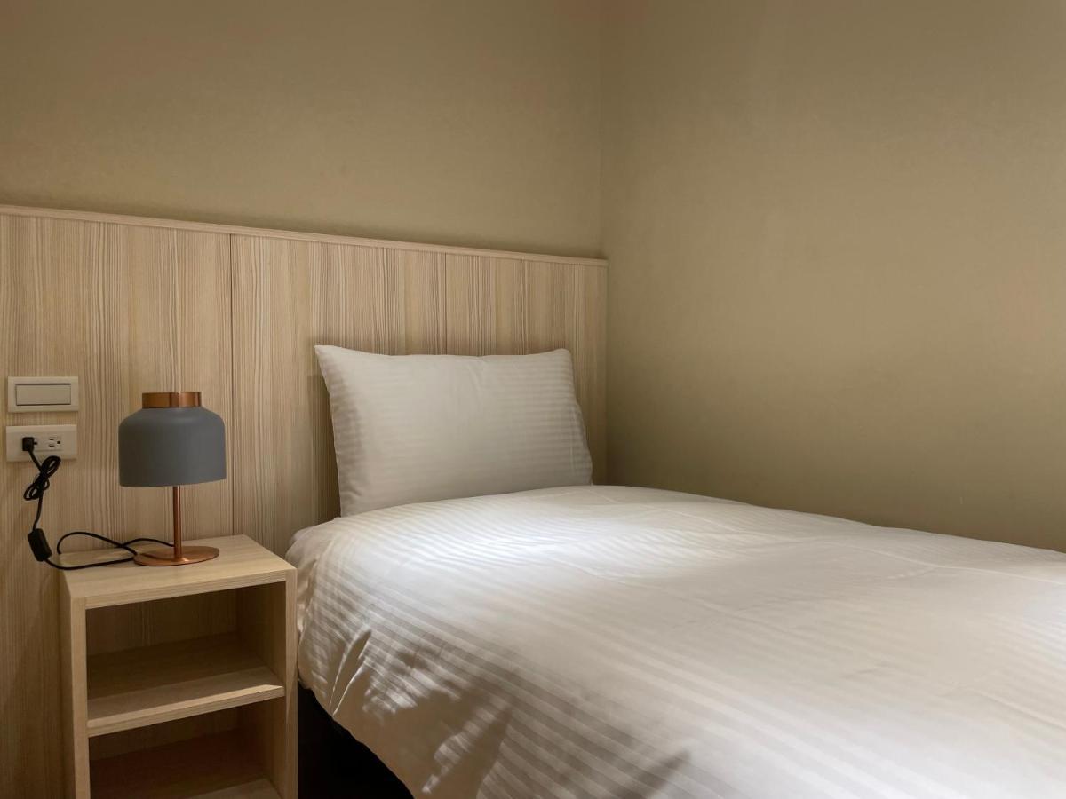 Yoshi Hotel - Tainan Station Branch Zewnętrze zdjęcie