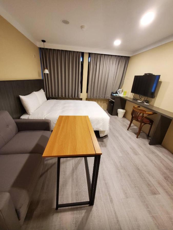 Yoshi Hotel - Tainan Station Branch Zewnętrze zdjęcie