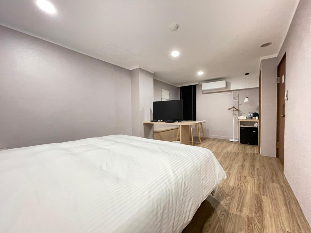 Yoshi Hotel - Tainan Station Branch Zewnętrze zdjęcie