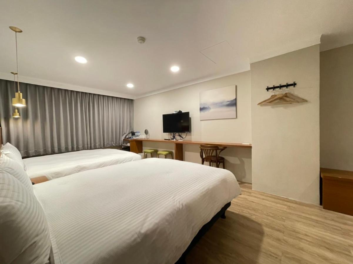 Yoshi Hotel - Tainan Station Branch Zewnętrze zdjęcie
