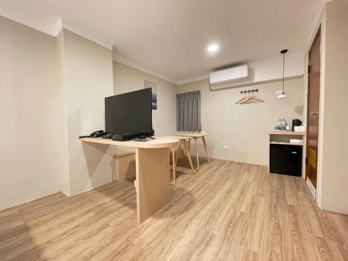 Yoshi Hotel - Tainan Station Branch Zewnętrze zdjęcie