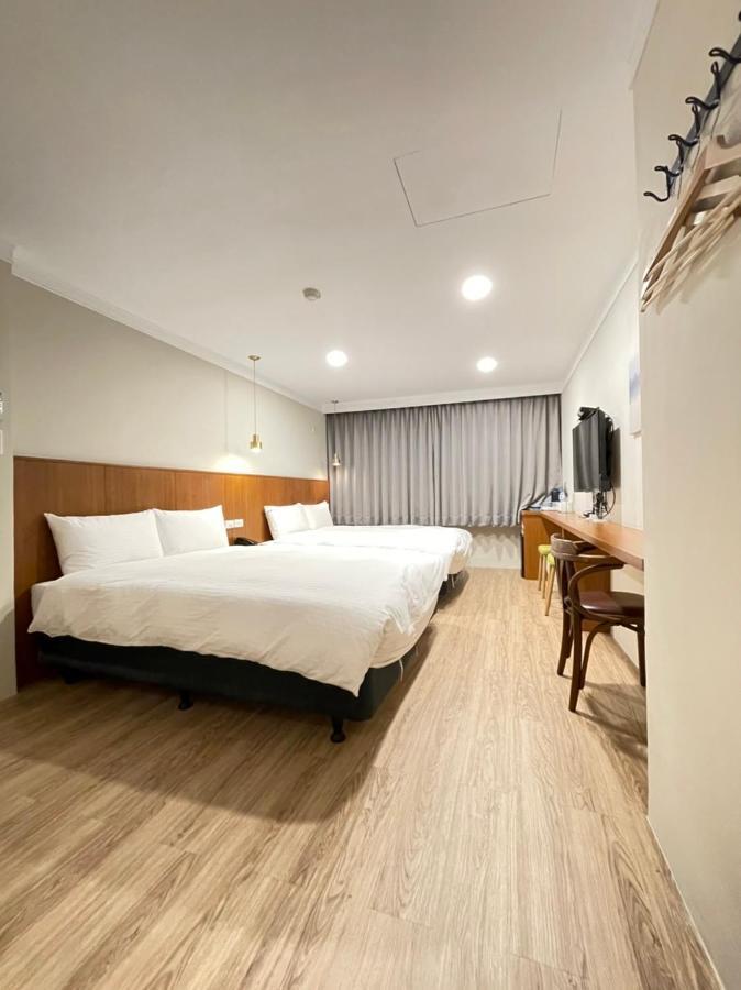 Yoshi Hotel - Tainan Station Branch Zewnętrze zdjęcie