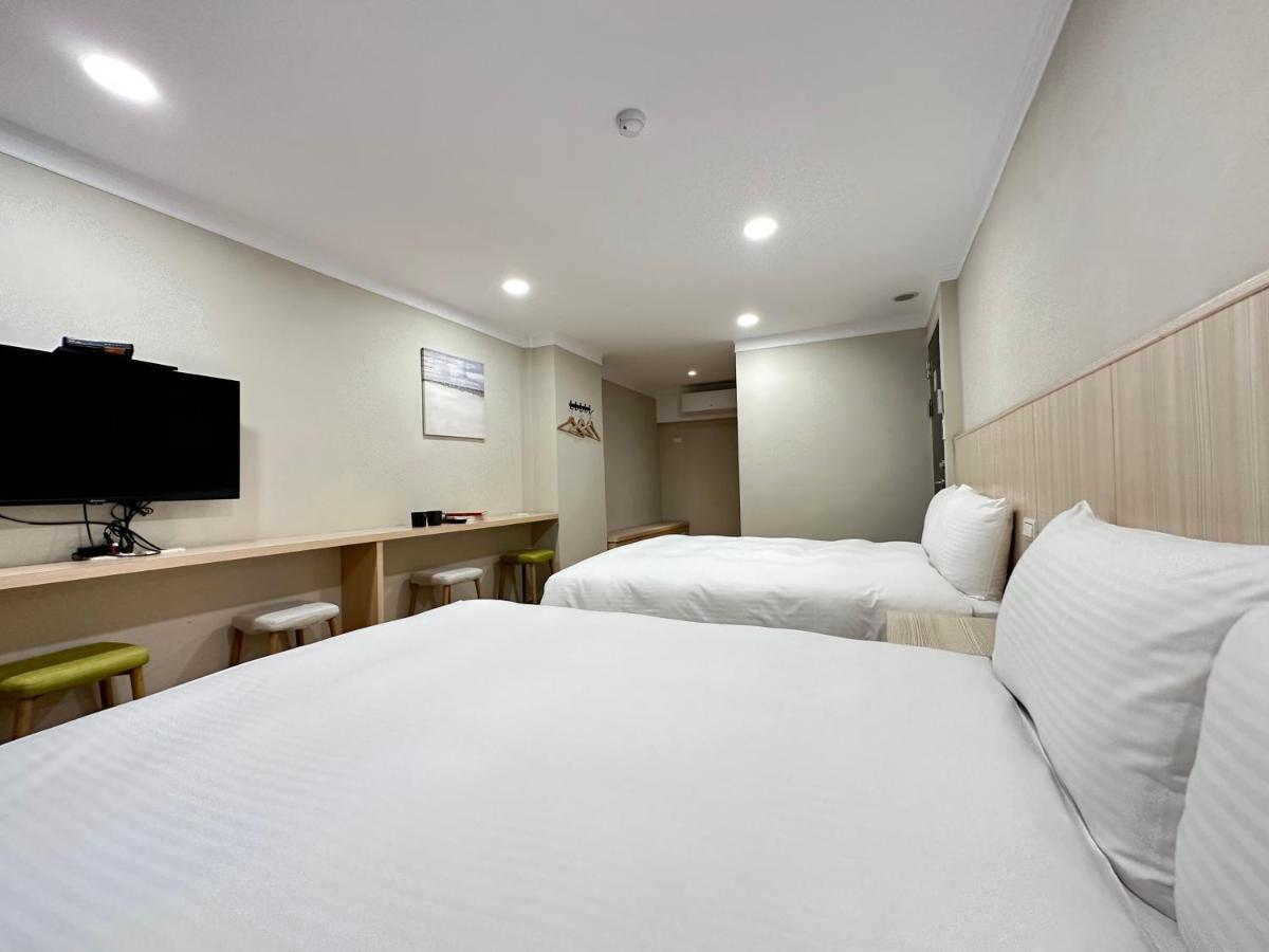 Yoshi Hotel - Tainan Station Branch Zewnętrze zdjęcie