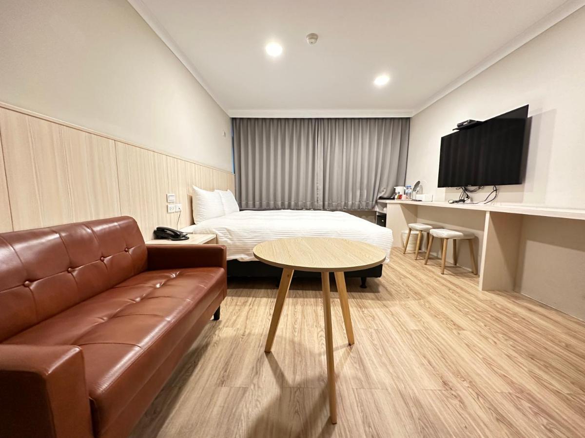 Yoshi Hotel - Tainan Station Branch Zewnętrze zdjęcie